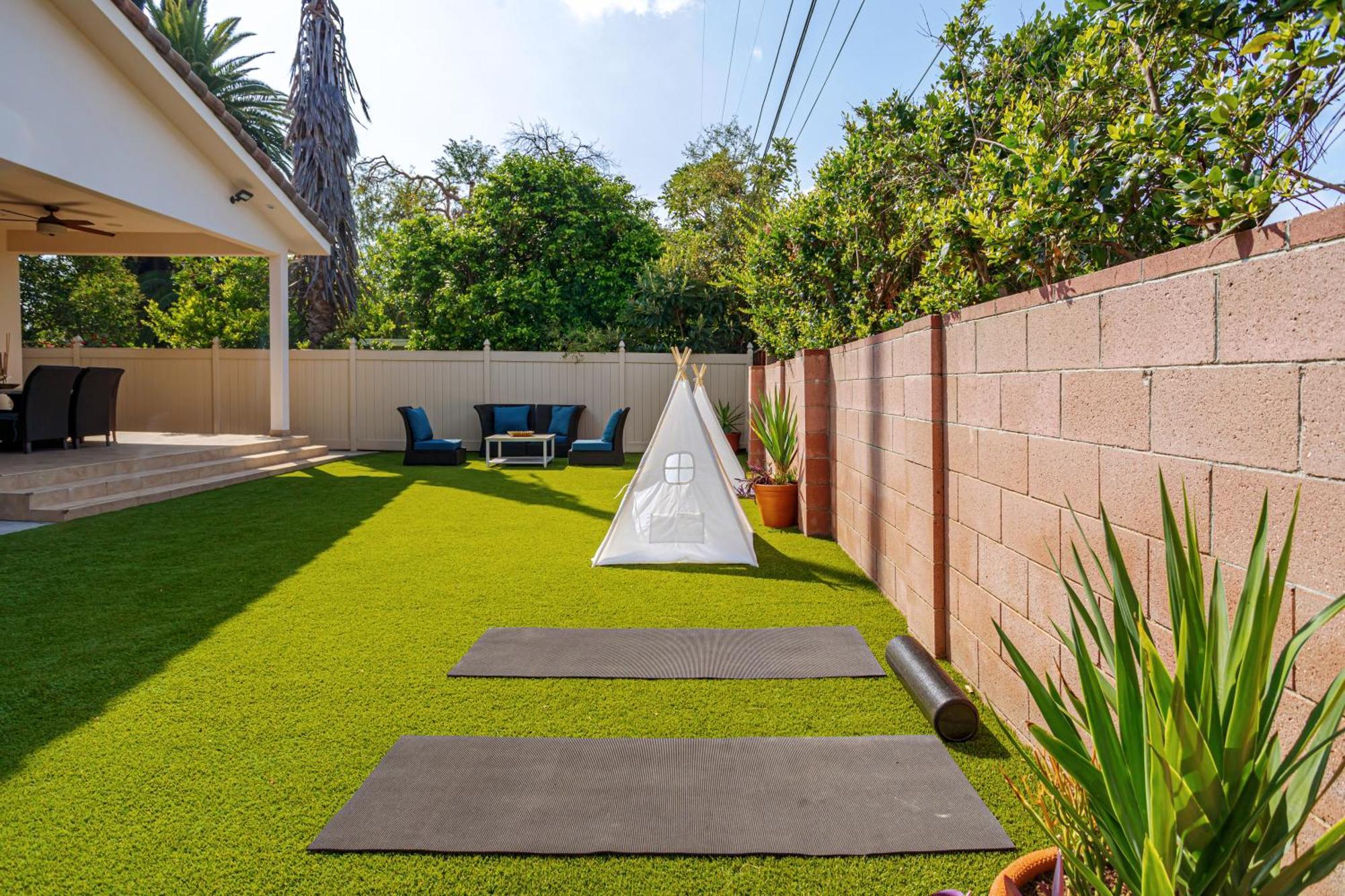 Regal 4 Bed With Hot Tub Close To Universal Sleeps 15 Hébergement de vacances Los Angeles
