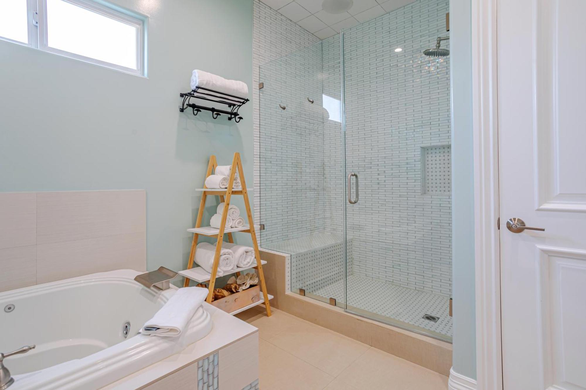 Hébergement de vacances Regal 4 Bed With Hot Tub Close To Universal Sleeps 15 Los Angeles